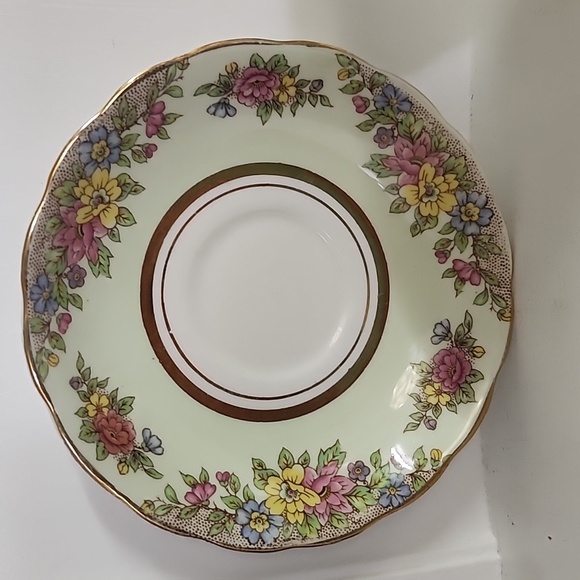Colclough Teacup and Saucer, Bone China, Made in England, Floral Mint Condition - Picture 2 of 5